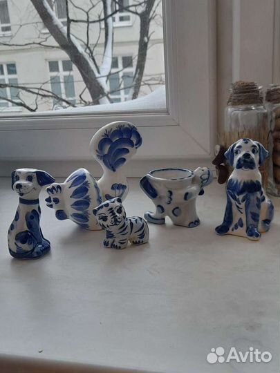 Статуэтки, есть гжель
