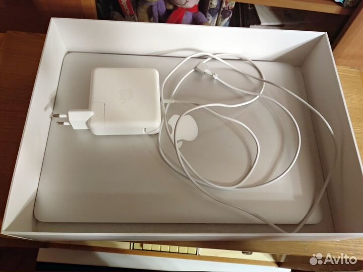 2 Macbook, Pro13 Retina и Air13 в коробках