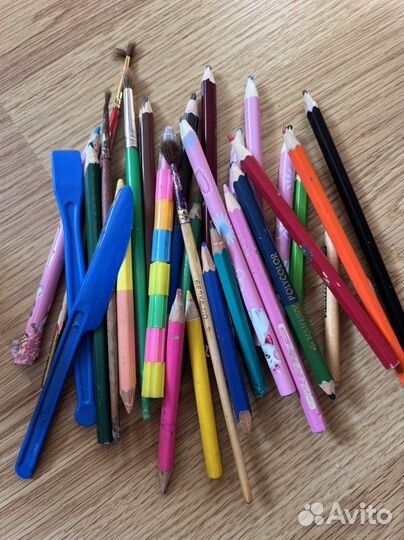 Стакан и карандаши