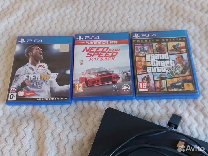 Sony PS4 slim 1 терабайт продам вместе с играми