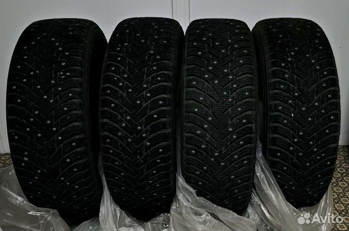 Nokian Tyres Hakkapeliitta 8 SUV 215/65 R17 103T
