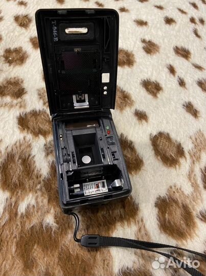 Плёночный фотоаппарат (Polaroid)