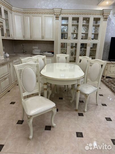 Столы и стулья