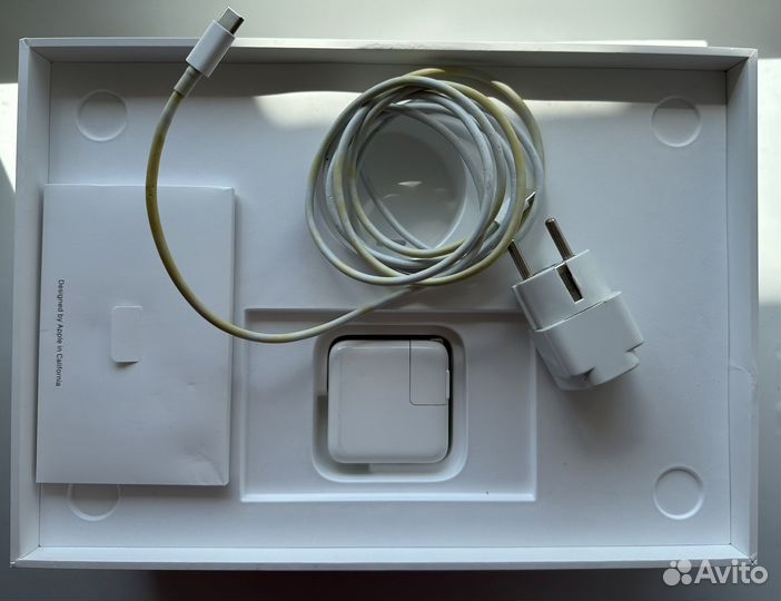 Apple MacBook A1932