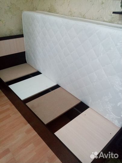 Кровать