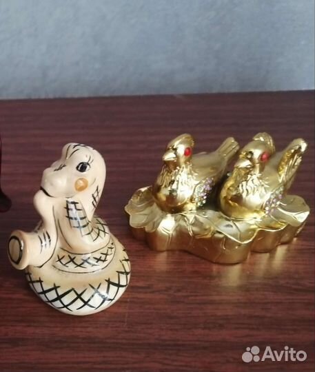 Статуэтки фэншуй и шведская лошадка-игрушка