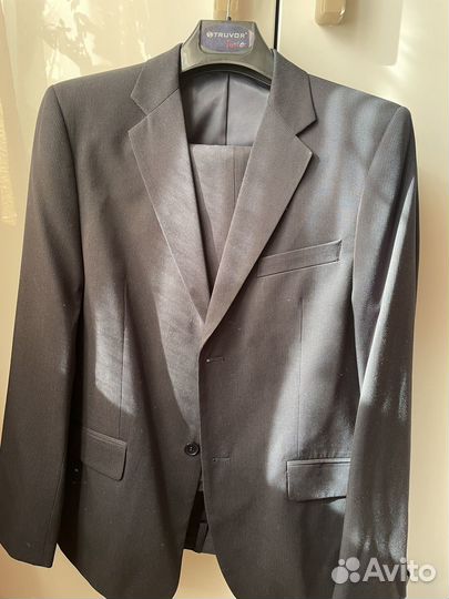 Костюм школьный на мальчика новый 152