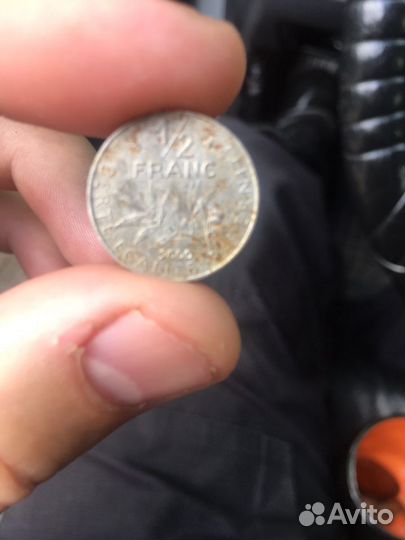 Монета франк 1/2 2000г