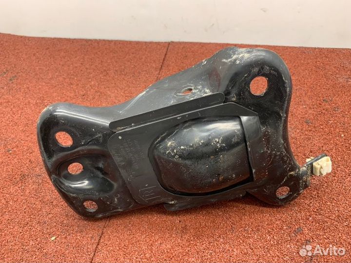 Кронштейн балки задний правый Skoda Octavia A7