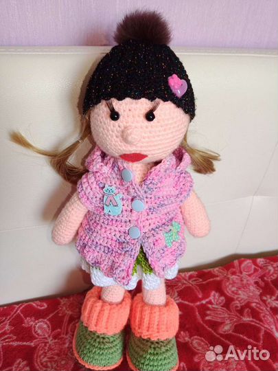 Вязаная кукла ручной работы