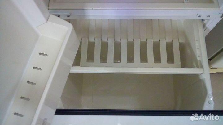 Холодильник Stinol 104 NF 330 4T. Трёхкамерный