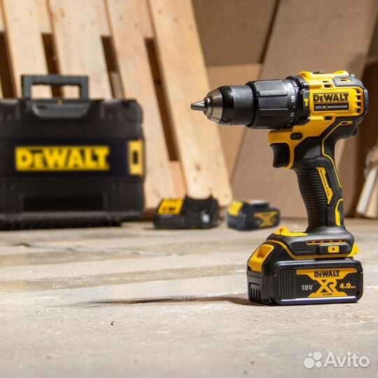 Аккумуляторная дрель-шуруповерт dewalt DCD709M2T