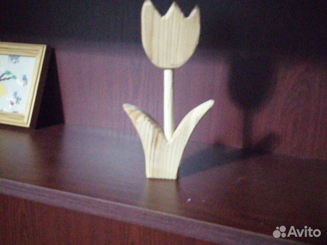 Тюльпаны и дерева