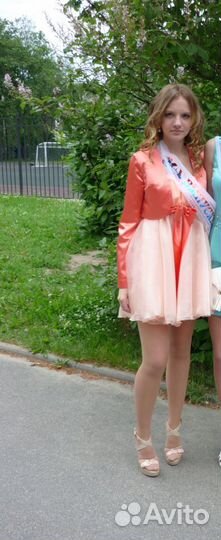 Красивое платье (коктейльное) на выпускной