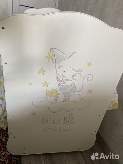 Детская кроватка с маятником