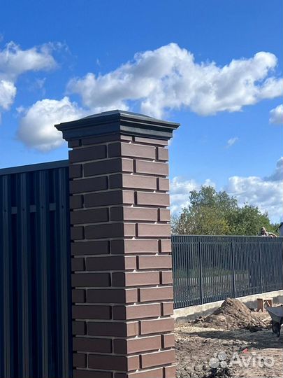Гладкий колпак 1,5х1,5 кирпича заглушка на забор