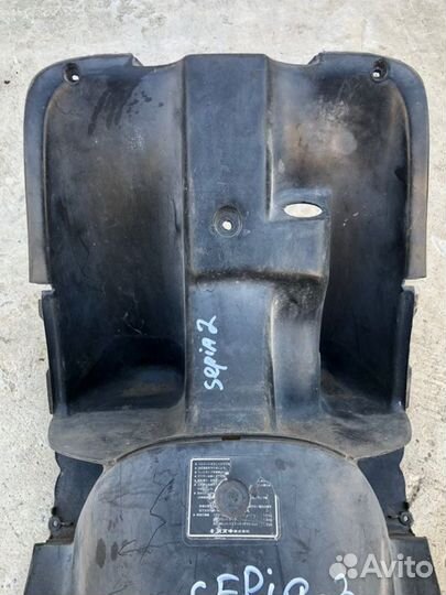 Подрулевой пластик Suzuki Sepia 2