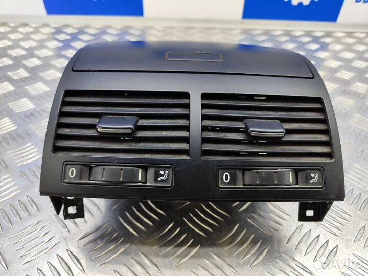 Дефлектор воздушный центральный Volkswagen Touareg