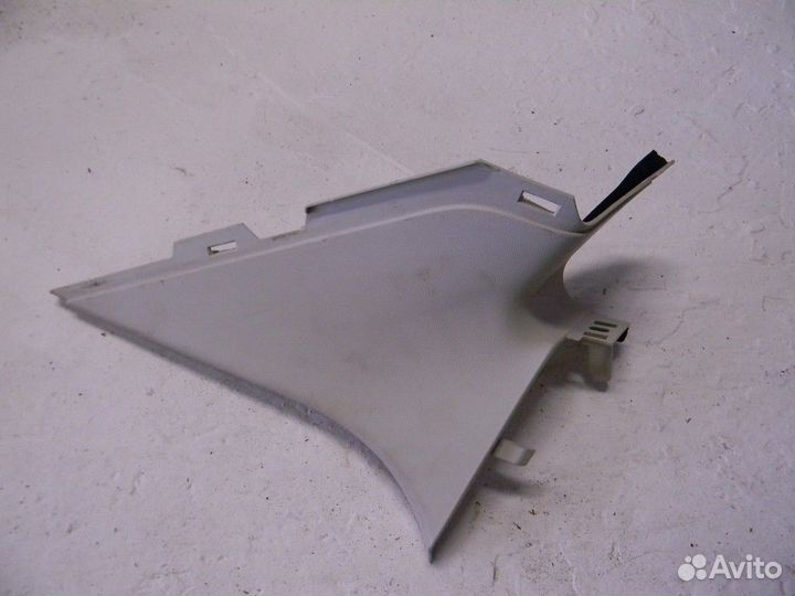 Обшивка стойки Focus III 2011