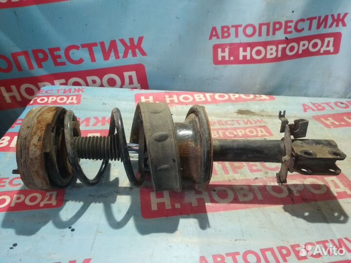 Стойка передняя правая Рено Сценик 1