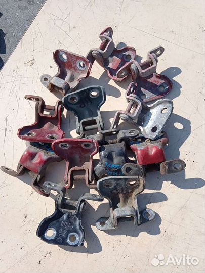 Петля двери Nissan Terrano 2 Ниссан Террано 2