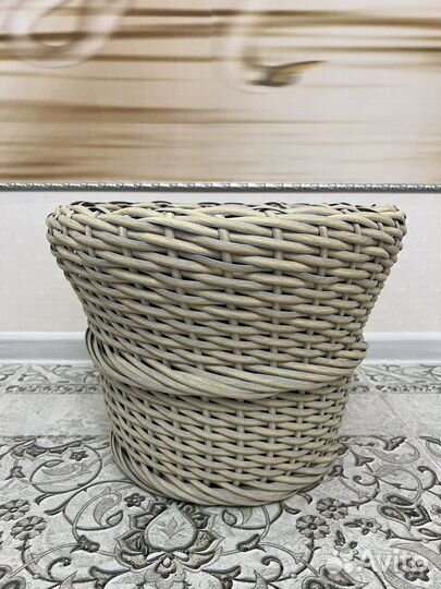 Кашпо из искусственного ротанга