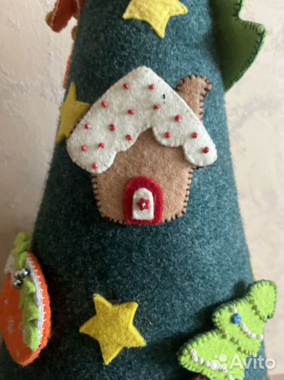 Елка из фетра с игрушками на липучке