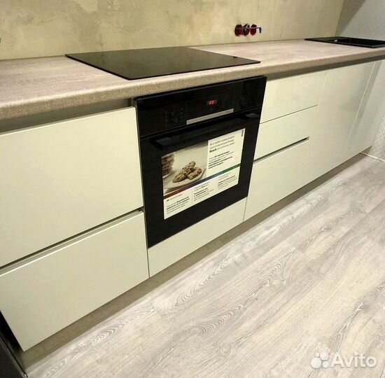 Кухни на заказ с надежными механизмами открывания