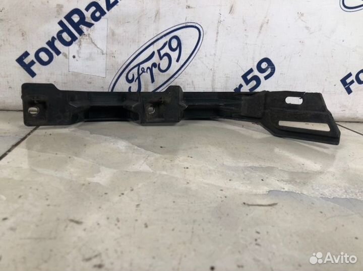 Кронштейн бампера передний левый Land Rover