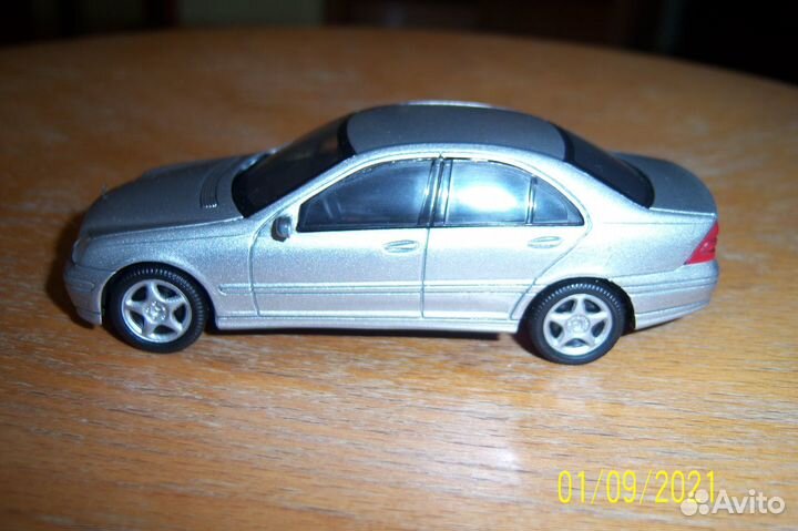 Модель автомобиля 1/43