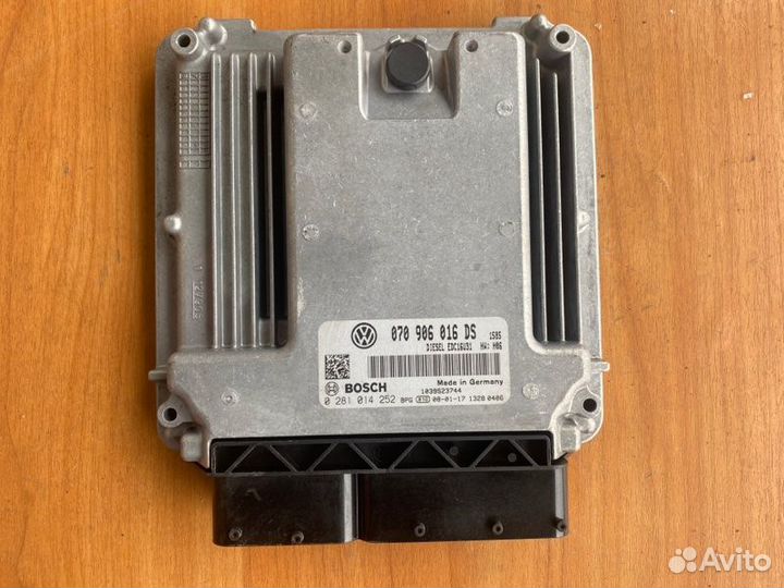 Блок управления двс Vw Transporter T5 BNZ 2008