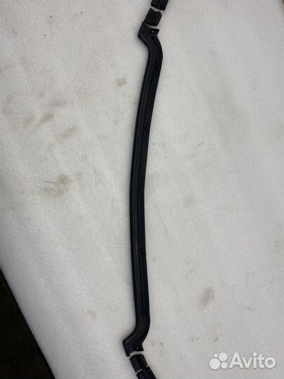 Уплотнитель капота Chevrolet Cruz