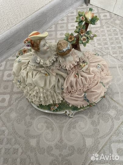 Фарфоровая статуэтка девушки unterweissbach