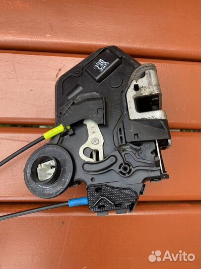 Замок двери зад пр тойота авенсис т250