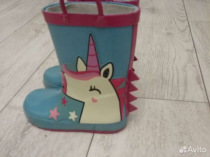 Резиновые сапоги 28 размер и коньки