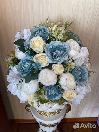 Большая напольная ваза с цветами