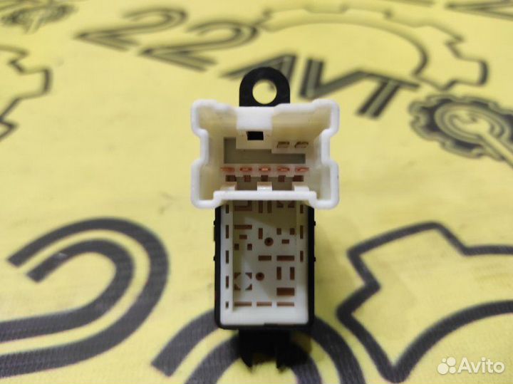 Кнопка стеклоподъемника задняя правая Infiniti