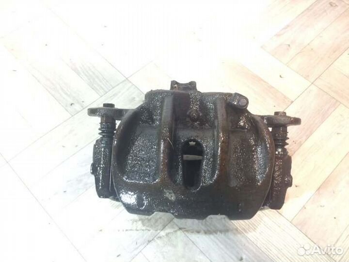 Суппорт тормозной передний правый Land Rover Range