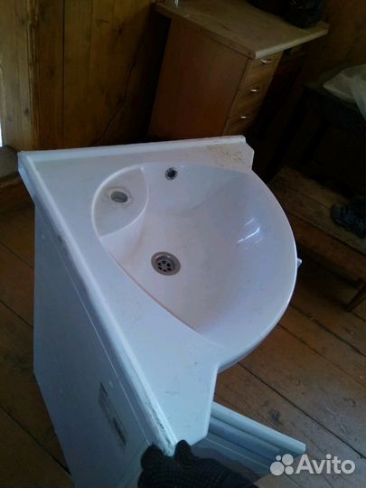 Угловая тумба с мойкой для ванной комнаты