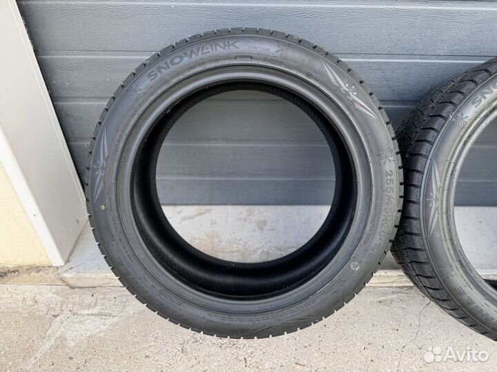 Triangle Snowlink PL02 255/45 R20