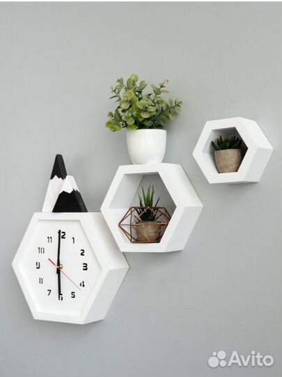 Полки соты 3 штуки с часами белые