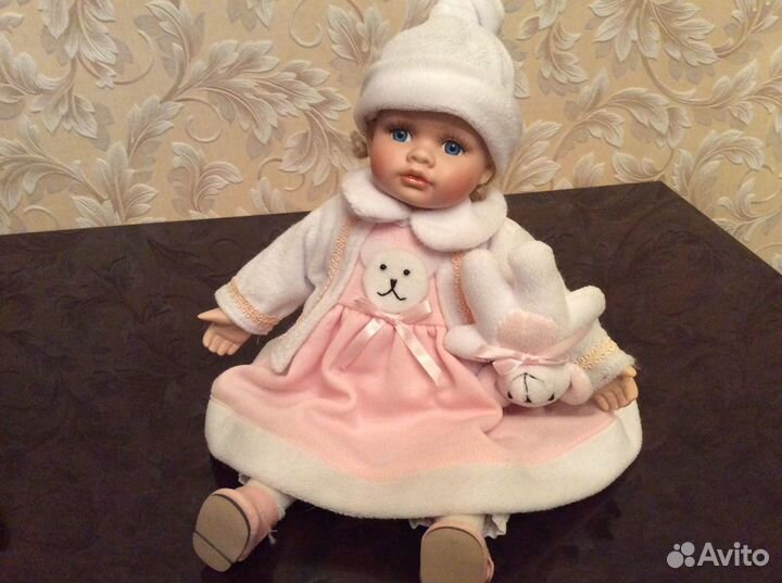 Кукла фарфоровая с механическим заводом