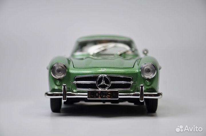 Модель автомобиля Mercedes-Benz 300SL 1954 металл