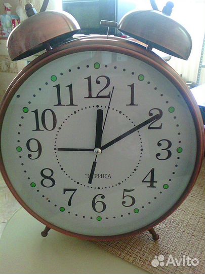 Часы-будильник в стиле 