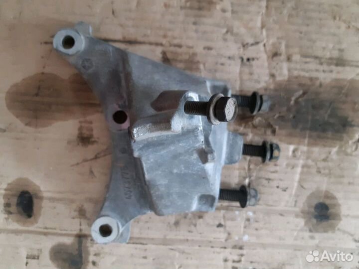 Кронштейн левой опоры двс Волга Сайбер