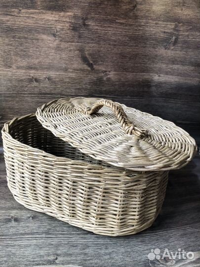 Корзина плетеная из бумажной лозы