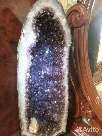 Аметист друза -жеода чистейшего фиолетового цвета