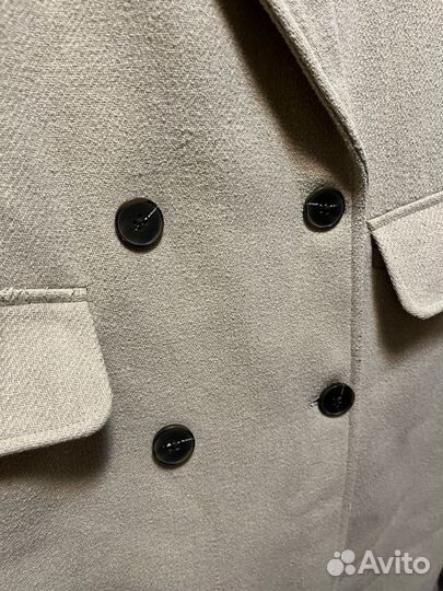 Пальто женское бежевое средней длины