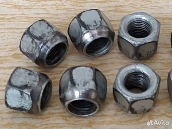 Гайки колесные разные
