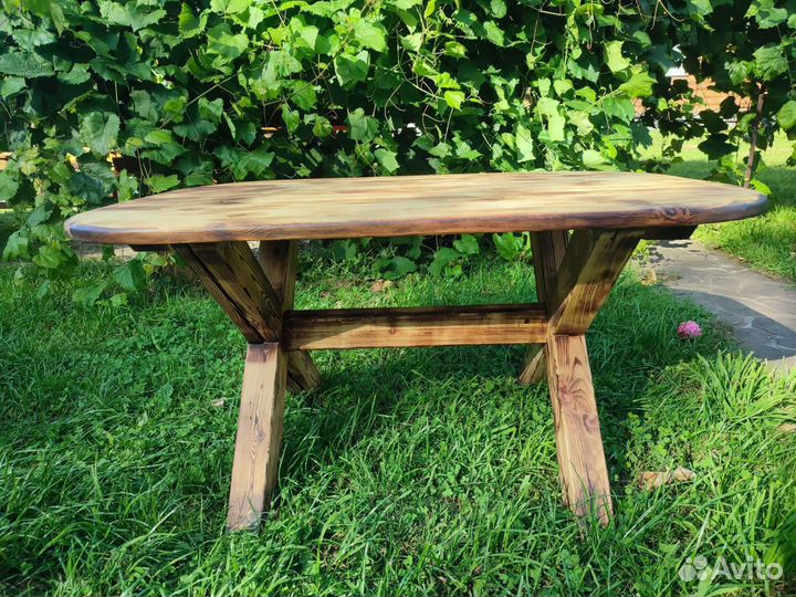 Деревянный стол